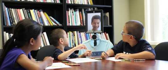 Kids speaking with a telepresence robot